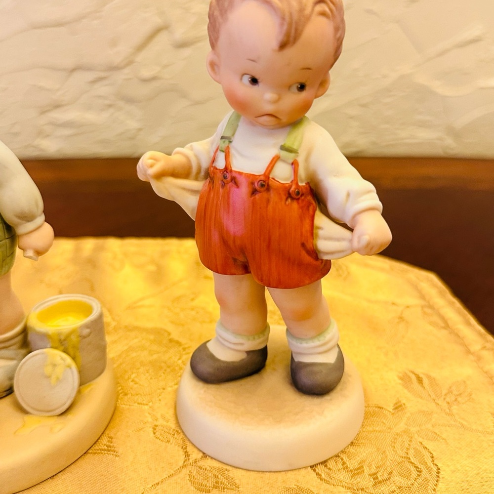 Charming hand paint. "Memories of Yesterday" Set of All Four Figurines One Price - Picture 5 of 11